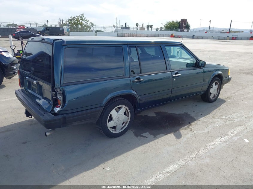 1994 Volvo 940 VIN: LOT-1-44790095 Lot: 44790095