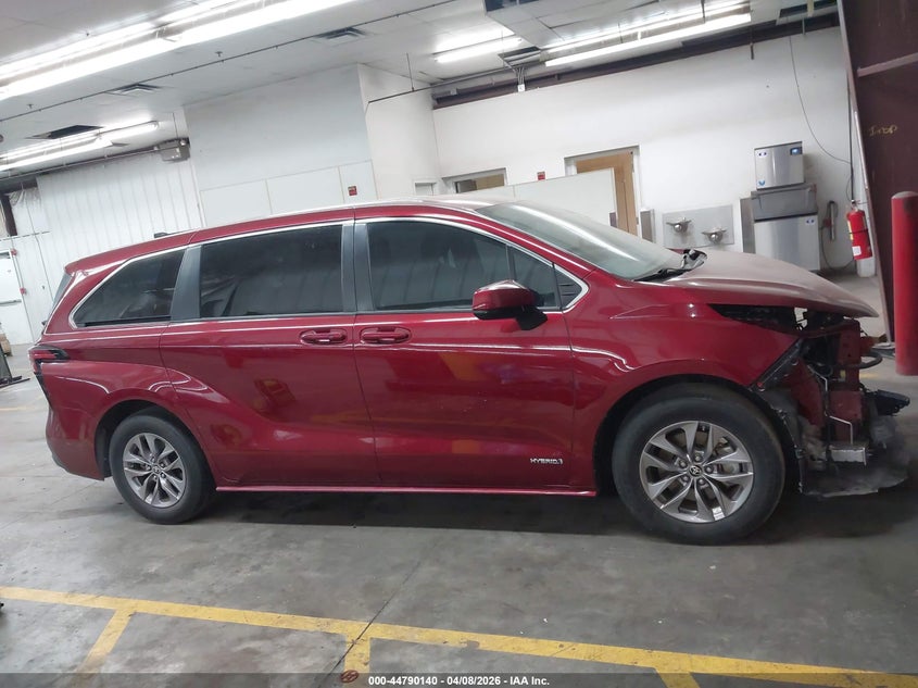 2021 Toyota Sienna Le VIN: 5TDKRKEC1MS027014 Lot: 44790140