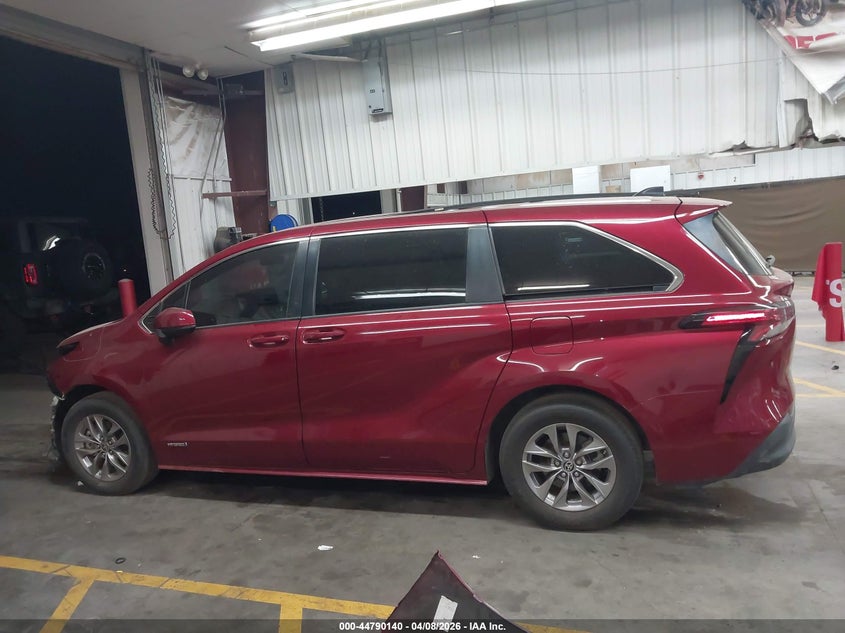 2021 Toyota Sienna Le VIN: 5TDKRKEC1MS027014 Lot: 44790140