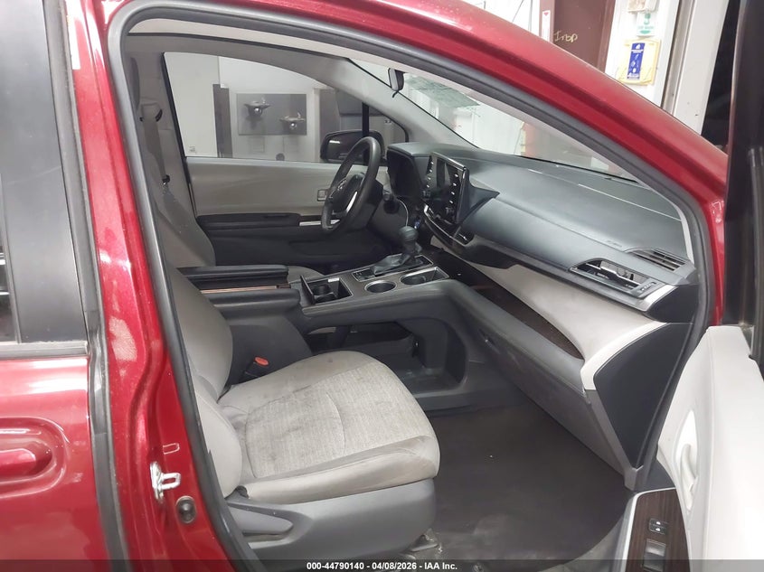 2021 Toyota Sienna Le VIN: 5TDKRKEC1MS027014 Lot: 44790140