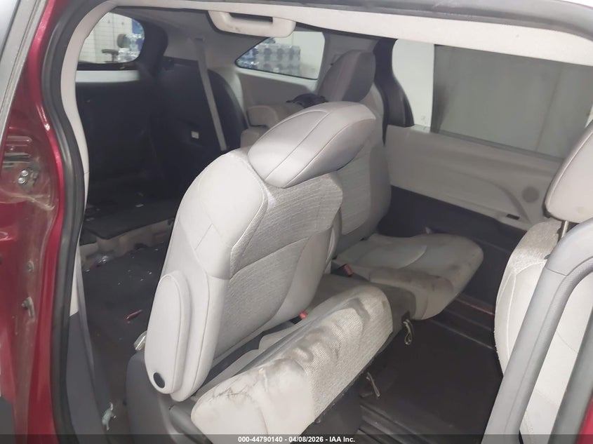 2021 Toyota Sienna Le VIN: 5TDKRKEC1MS027014 Lot: 44790140