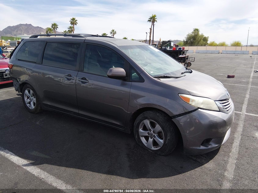 5TDKK3DC0FS591672 2015 Toyota Sienna Le 8 Passenger auction photo 1