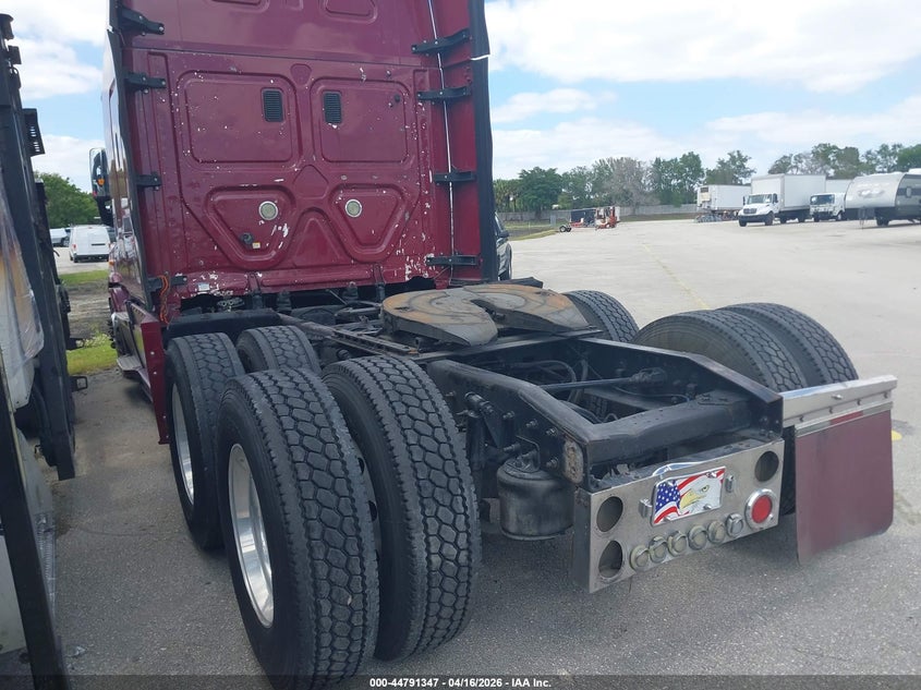 2016 FREIGHTLINER CASCADIA 113 auction photo 3