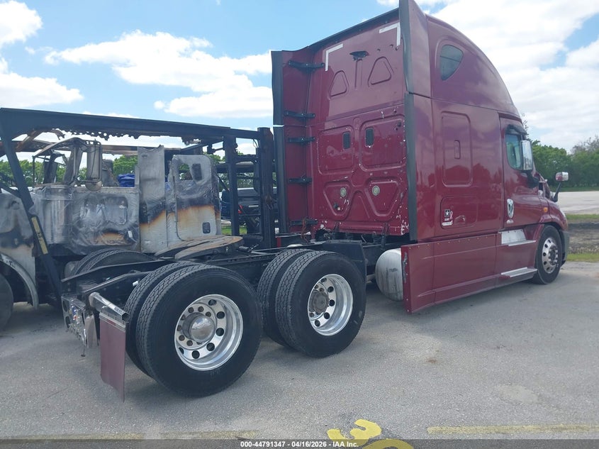 2016 FREIGHTLINER CASCADIA 113 auction photo 4