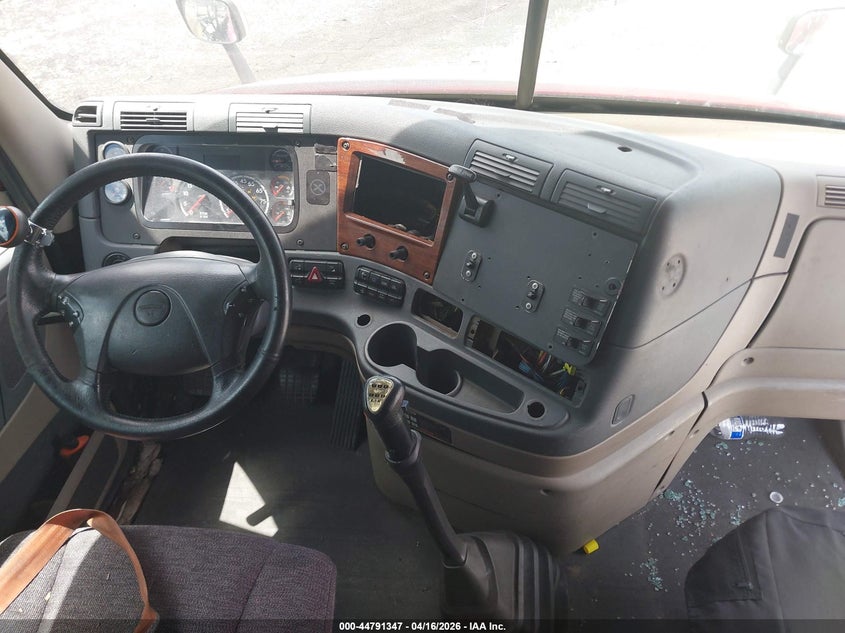 2016 FREIGHTLINER CASCADIA 113 auction photo 6