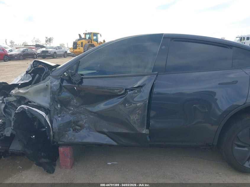 TESLA MODEL Y 2026 VIN 7SAYGDED9TF404182