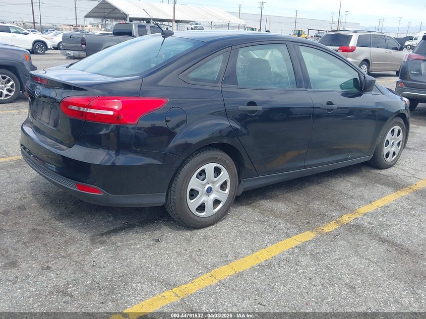 Vin: 1fadp3e26hl348216, lot: 45288790, ford focus s 20174