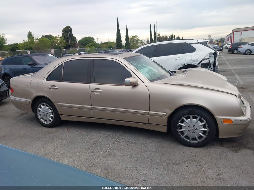 2000 Mercedes-Benz E 320 VIN: WDBJF65J2YB145918 Lot: 44791889