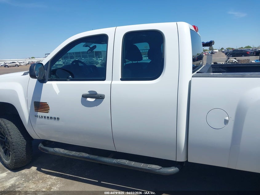 1GCRCPEX3CZ307952 2012 Chevrolet Silverado 4.3 1500 Work Truck white