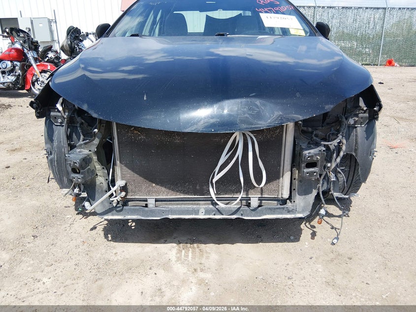 2017 TOYOTA CAMRY auction photo 6