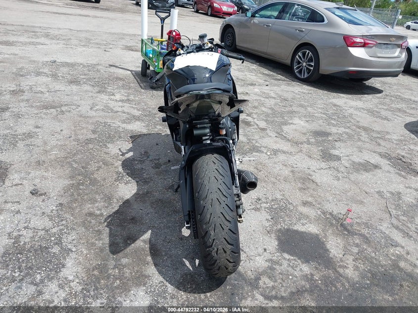 2011 Yamaha Yzfr6 VIN: JYARJ16E8BA021569 Lot: 44792232