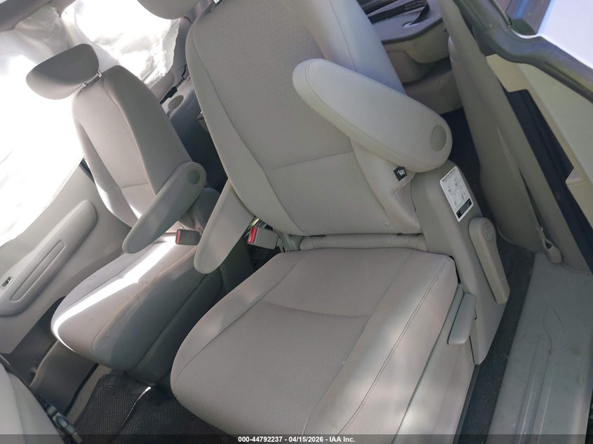 2018 Kia Sedona L VIN: KNDMA5C18J6403397 Lot: 44792237