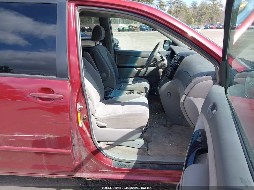 2005 Toyota Sienna Le