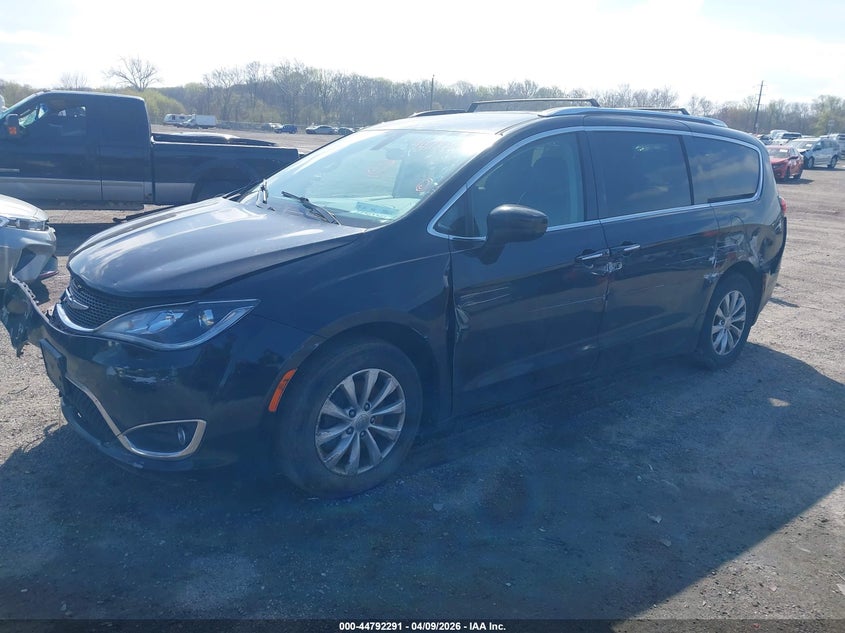 2018 Chrysler Pacifica Touring L 2C4RC1BG6JR357317 photo 1
