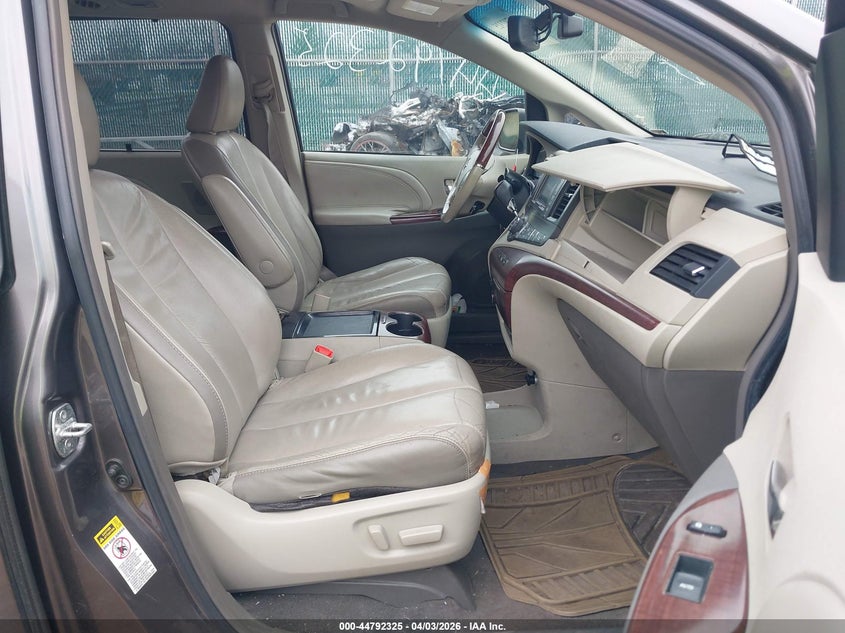 2011 Toyota Sienna Limited V6