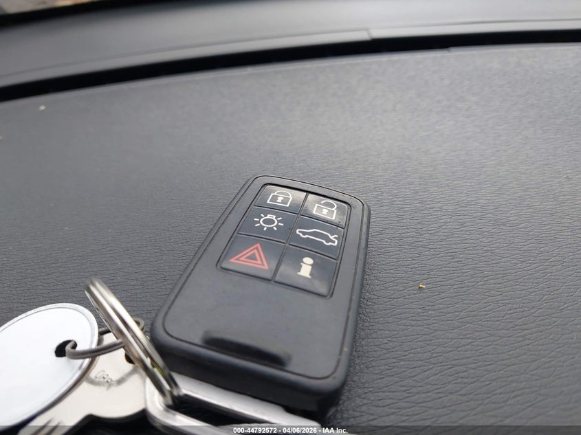 2015 Volvo V60 T5 Premier Plus VIN: YV140MEC2F1194829 Lot: 44792572