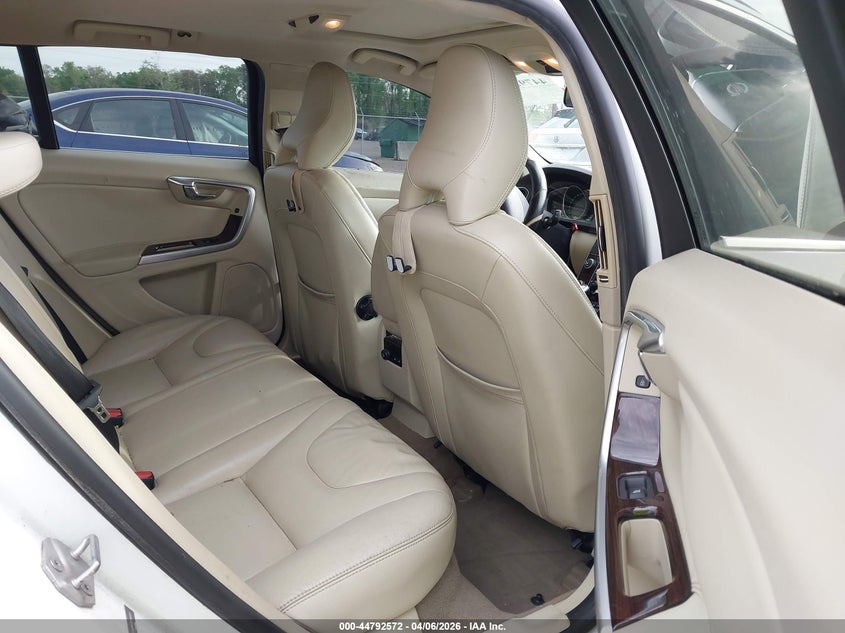2015 Volvo V60 T5 Premier Plus VIN: YV140MEC2F1194829 Lot: 44792572
