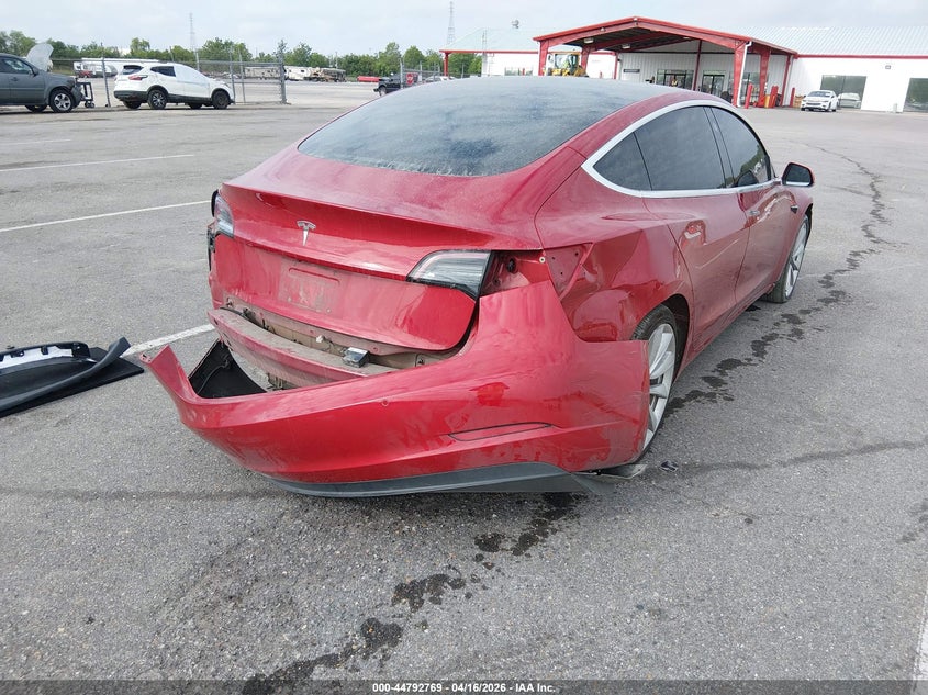 5YJ3E1EA3JF102952 2018 Tesla Model 3 Long Range Mid Range red