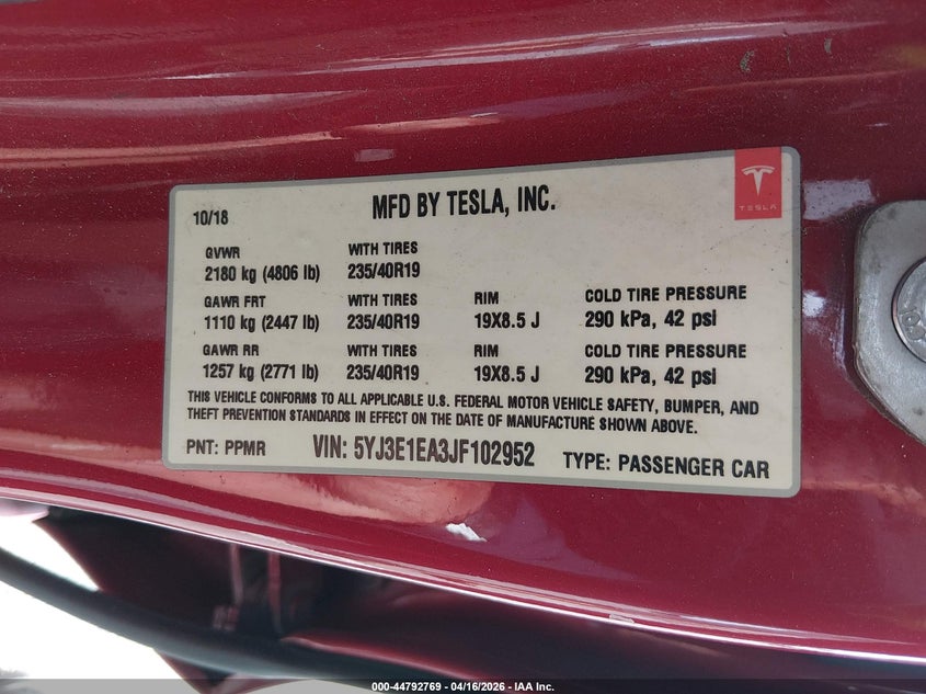 5YJ3E1EA3JF102952 2018 Tesla Model 3 Long Range Mid Range red