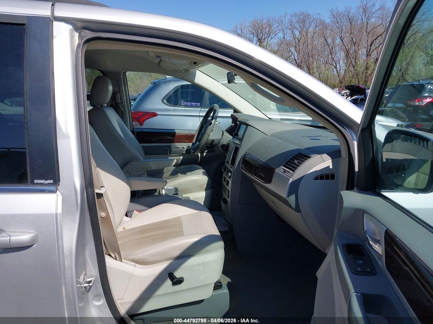 2009 Chrysler Town & Country Touring