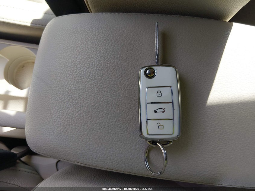 2014 Volkswagen Eos Komfort VIN: WVWBW8AH3EV000658 Lot: 44792817