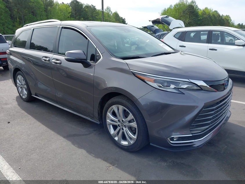 2023 Toyota Sienna Platinum