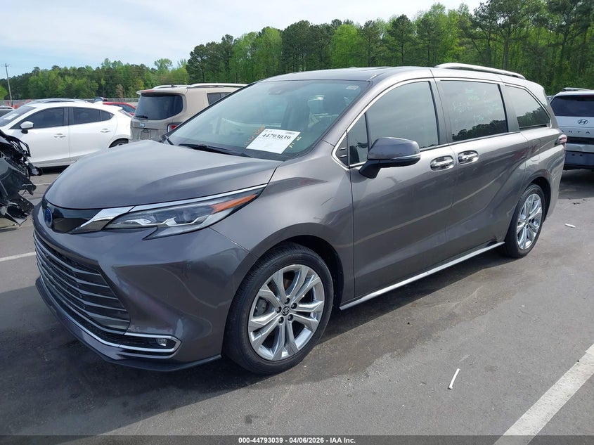2023 Toyota Sienna Platinum