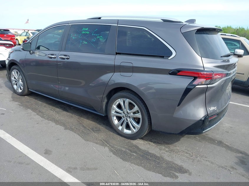 2023 Toyota Sienna Platinum