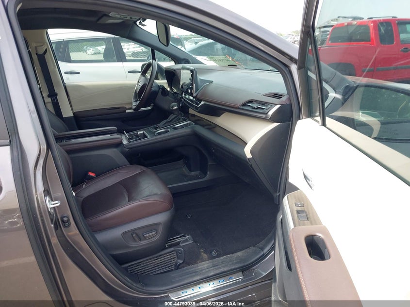 2023 Toyota Sienna Platinum