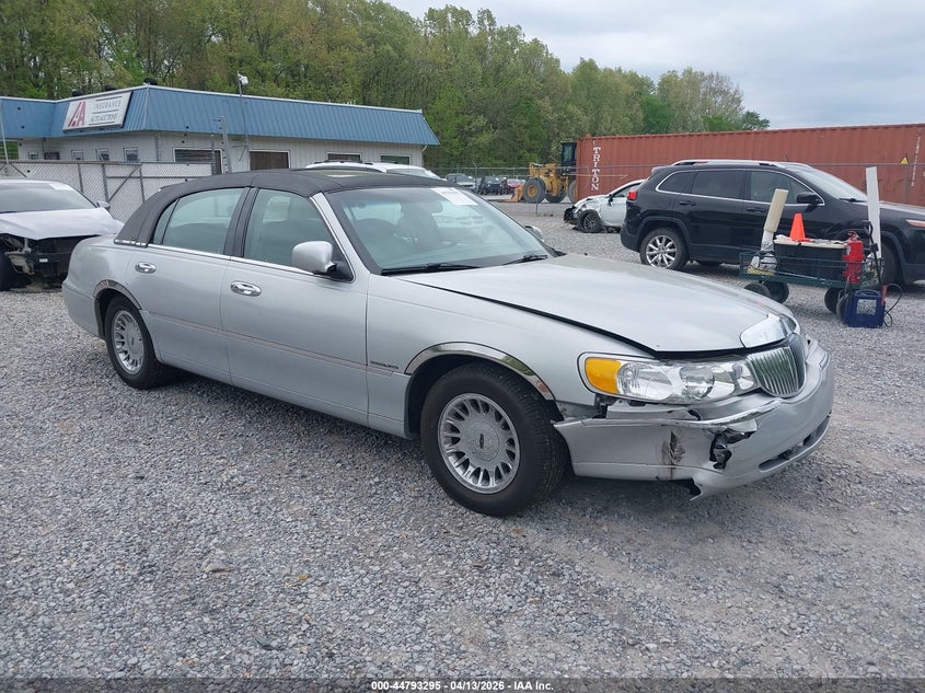 2001 Lincoln Town Car Cartier