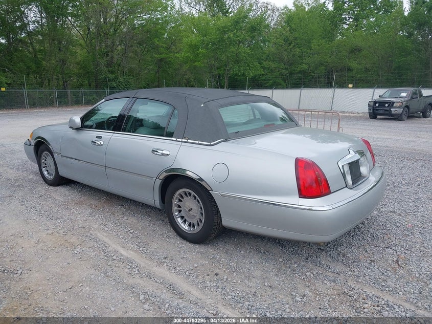 2001 Lincoln Town Car Cartier