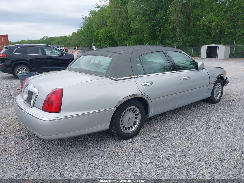 2001 Lincoln Town Car Cartier