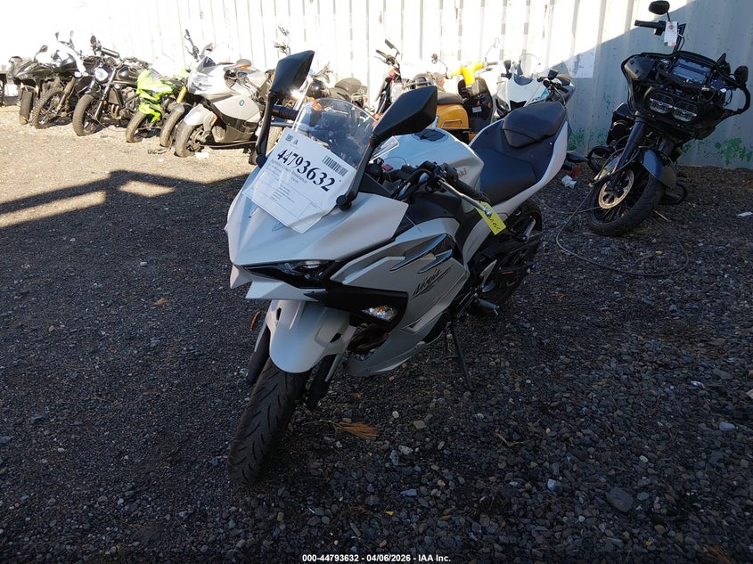 2025 KAWASAKI EX500 auction photo 2