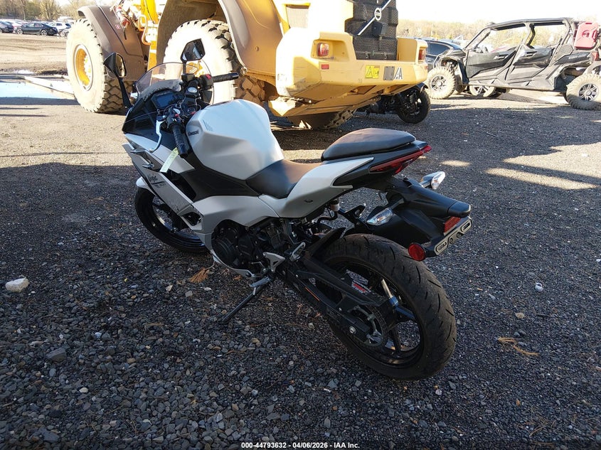 2025 KAWASAKI EX500 auction photo 3