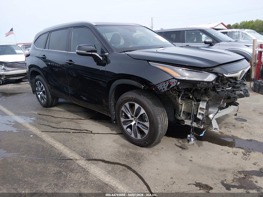 2024 TOYOTA HIGHLANDER XLE