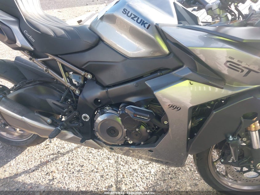 2025 Suzuki Gsx1000 Gt/Gt+ VIN: JS1EK12B4S7100143 Lot: 44793833