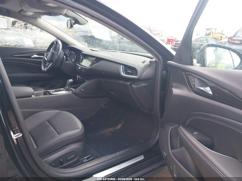 2018 Buick Regal Tourx Essence VIN: W04GV8SX6J1085473 Lot: 44793999