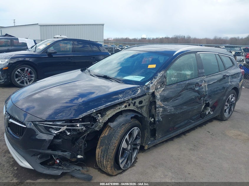 2018 Buick Regal Tourx Essence VIN: W04GV8SX6J1085473 Lot: 44793999