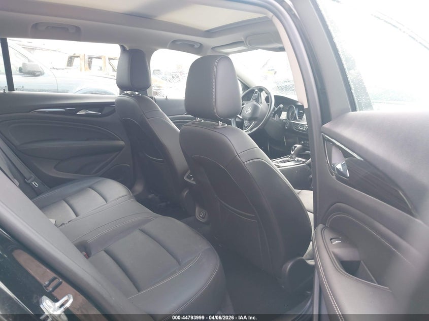 2018 Buick Regal Tourx Essence VIN: W04GV8SX6J1085473 Lot: 44793999