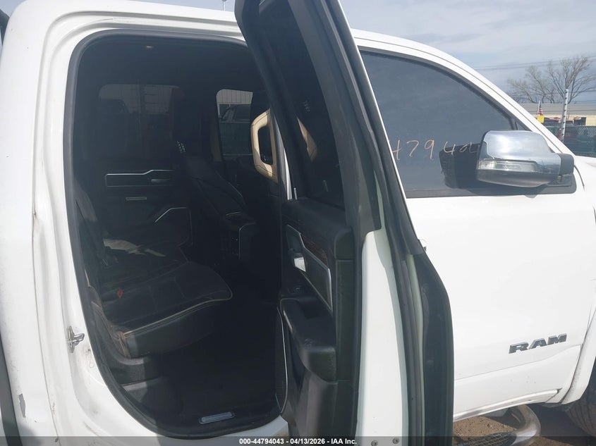 1C6SRFDT5LN261628 2020 Ram 1500 5.7 Laramie 4x4 6'4 Box White