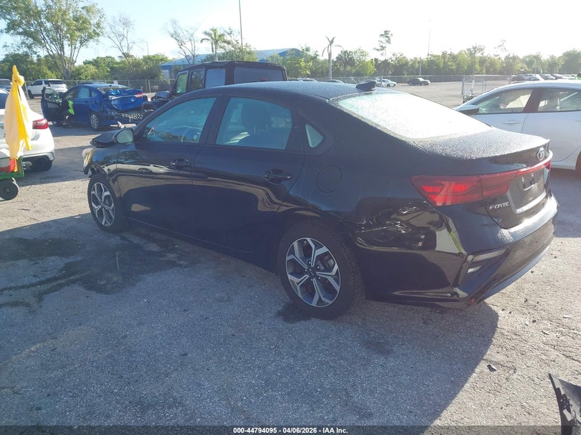 Vin: 3kpf24ad4me325244, lot: 45291361, kia forte lxs 20213