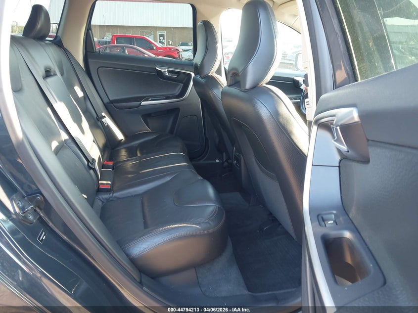 2010 VOLVO XC60 auction photo 8