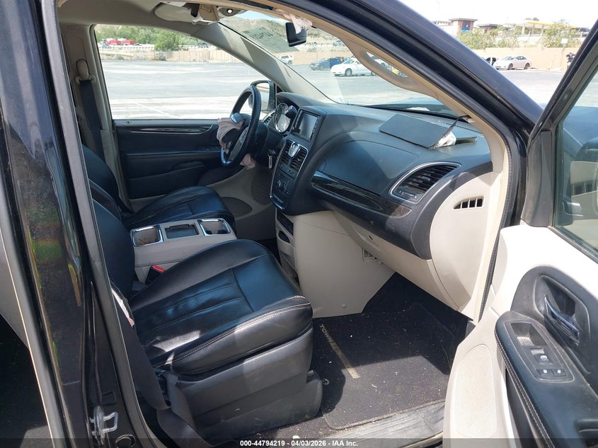 2014 Chrysler Town & Country Touring