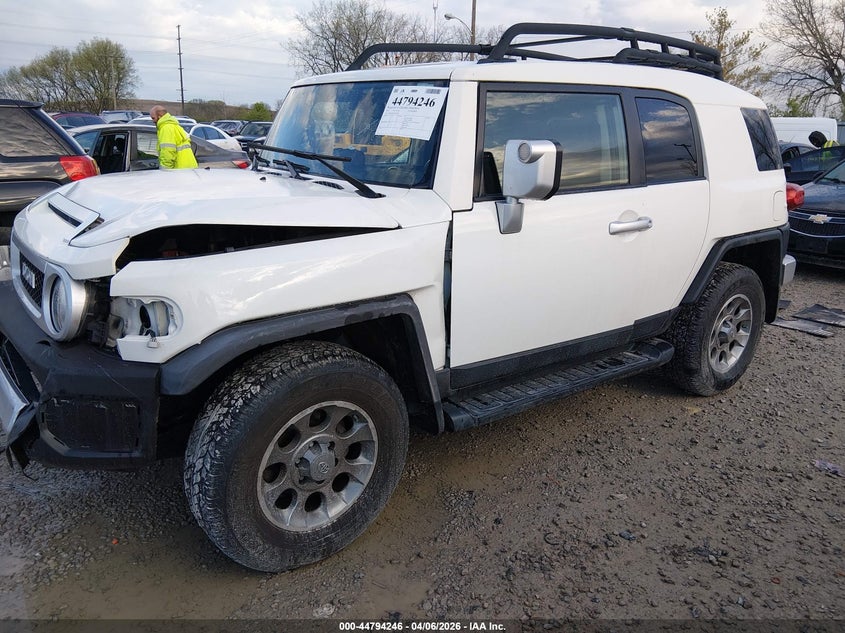2013 TOYOTA FJ CRUISER auction photo 2