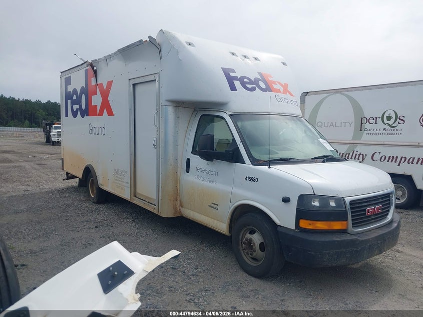 2018 Gmc Savana Cutaway 4500 Van white Lot 111044794634 Vin 7GZ67VCG3JN008127