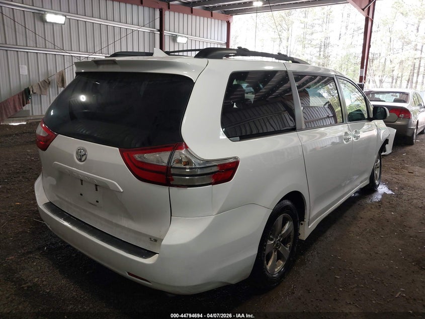 2018 Toyota Sienna Le 8 Passenger