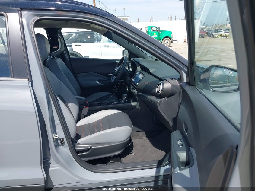 2023 Nissan Kicks Sr Xtronic Cvt