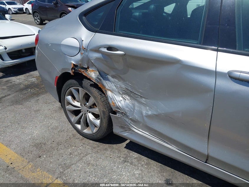 1C3CCCBB3FN680769 2015 Chrysler 200 2.4 S silver