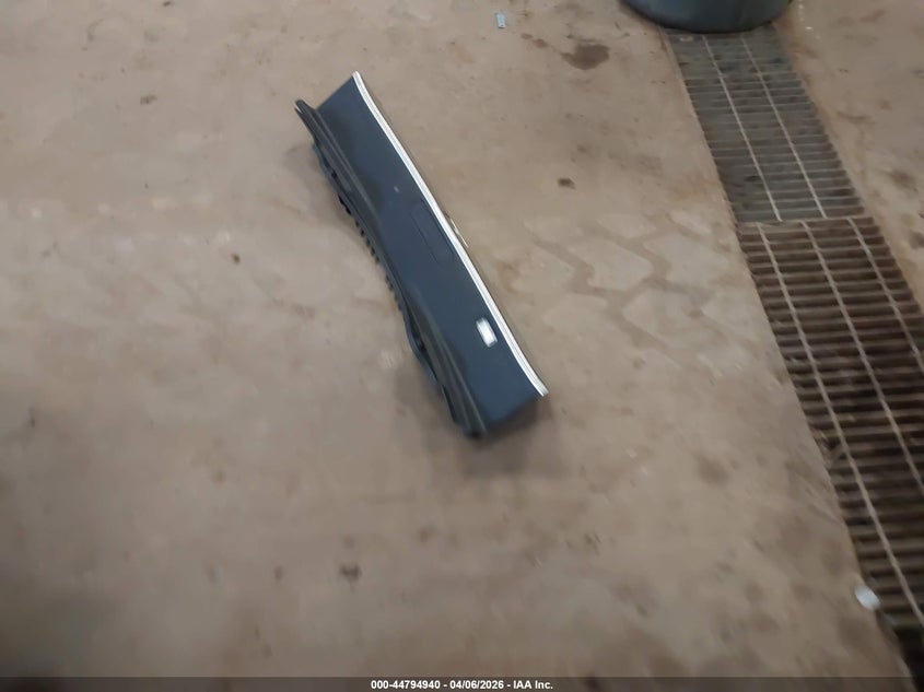 2011 Audi A8 4.2 VIN: WAUAVAFD5BN000729 Lot: 44794940