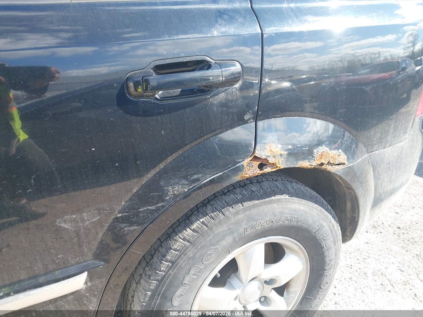 2008 Kia Sorento Lx VIN: KNDJC735785765636 Lot: 44795029